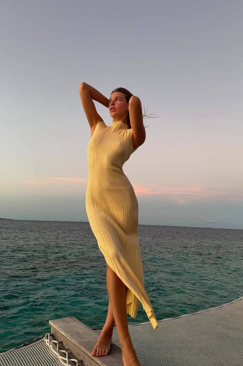 Elegant Ribbed Knit Maxi Dress